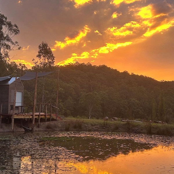 Cosy mountain top Tiny Lake Home off grid retreat