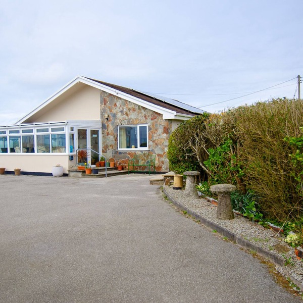 Cosy Rural Bungalow In Cornwall between Falmouth and Helston Nr Penryn Campus
