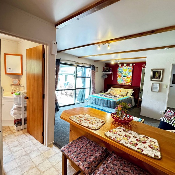 Cosy, self contained boutique studio.