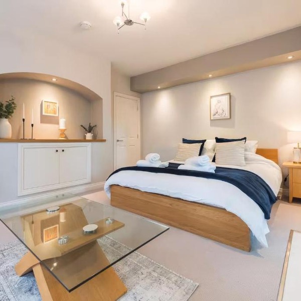 Cosy studio, private Japanese garden, parking