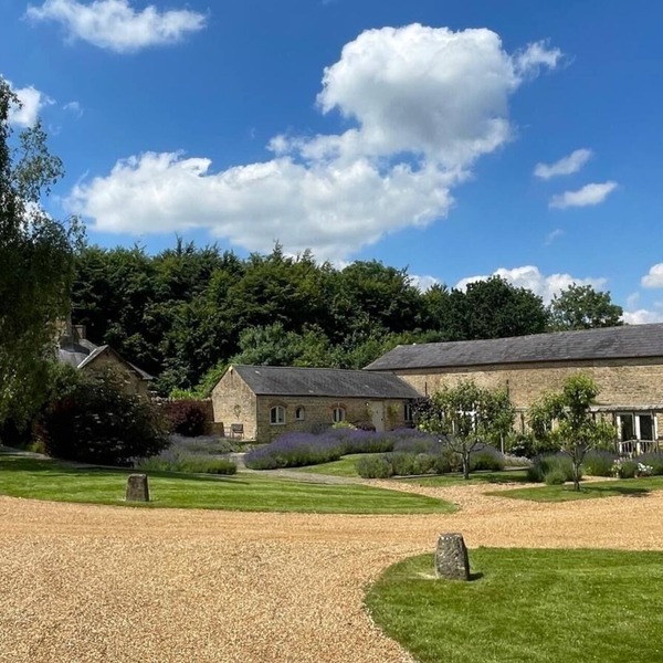 Cotswold Farmhouse Barn - stunning views