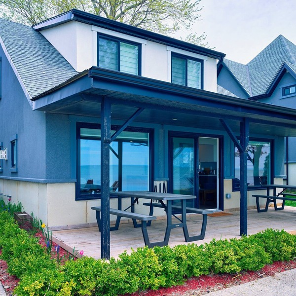 Cottage 16: Beachfront Cottage Escape