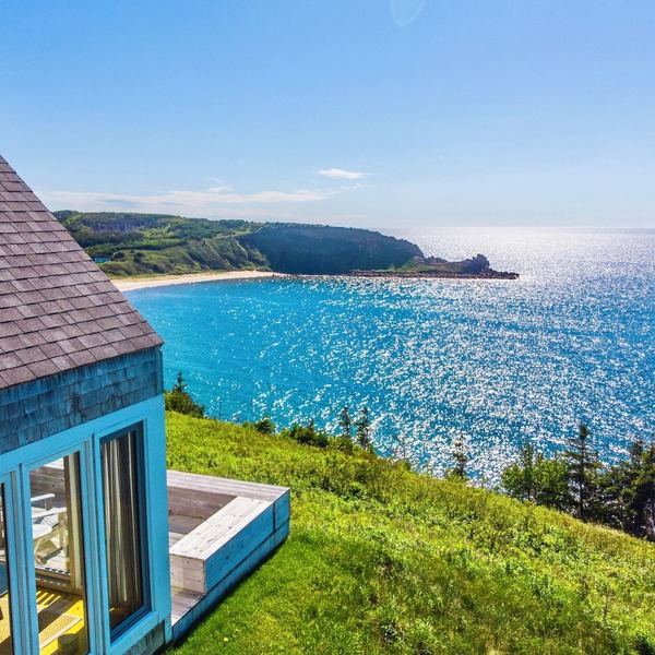 Cottage by Ocean with Stunning Views, 2 min. to beach, near Cabot Trail & Park