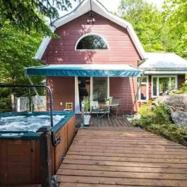 Cottage by River Falls with Hot Tub & Sauna