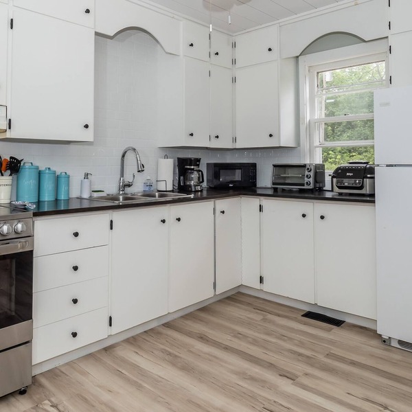 Cottage in Bala | Beach, Hike, Concerts + Pet Friendly & AC