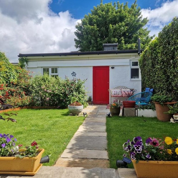 Cottage Studio with Private Garden Patio