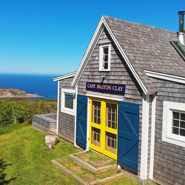 Cottage with Incredible Ocean Views, 3 min. to beach, near Cabot Trail & Park