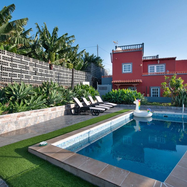 Country House 'Los Lilos' with Private Pool, Private Garden and Wi-Fi