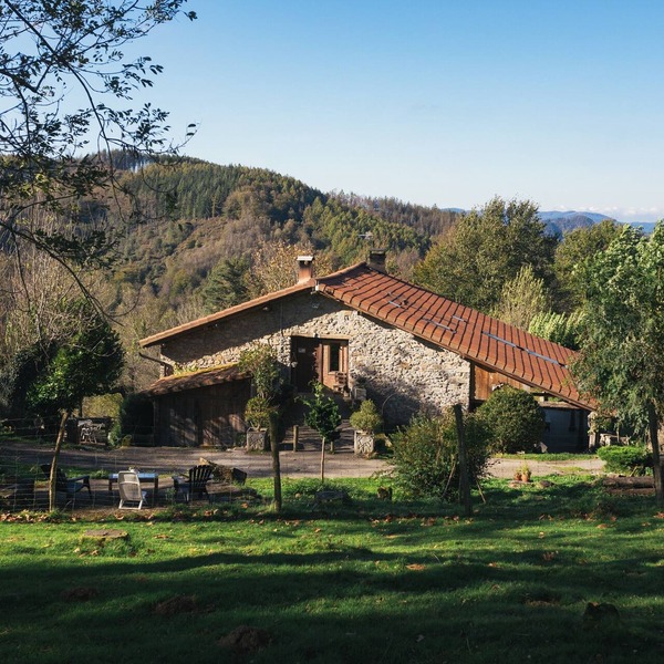Country House 'Pagorriaga' with Mountain View, Shared Terrace and Wi-Fi