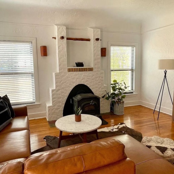 Courthouse Corner - Beautiful adobe, pet friendly
