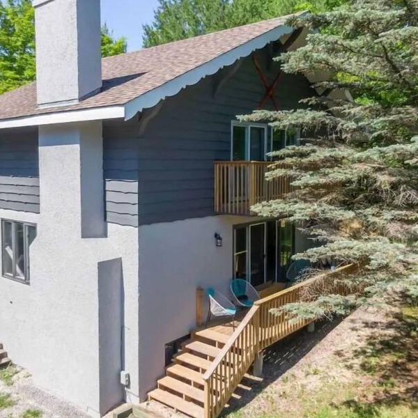 Coziest Fall Getaway: Hot Tub, Sauna, Firepit, Skiing- Beaver Valley Ski: 10 Min
