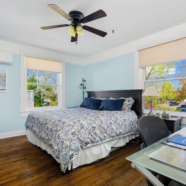 Cozy 1-bedroom,sleeps 4, Apt on Main St in Westhampton Beach with WiFi, AC, Kit