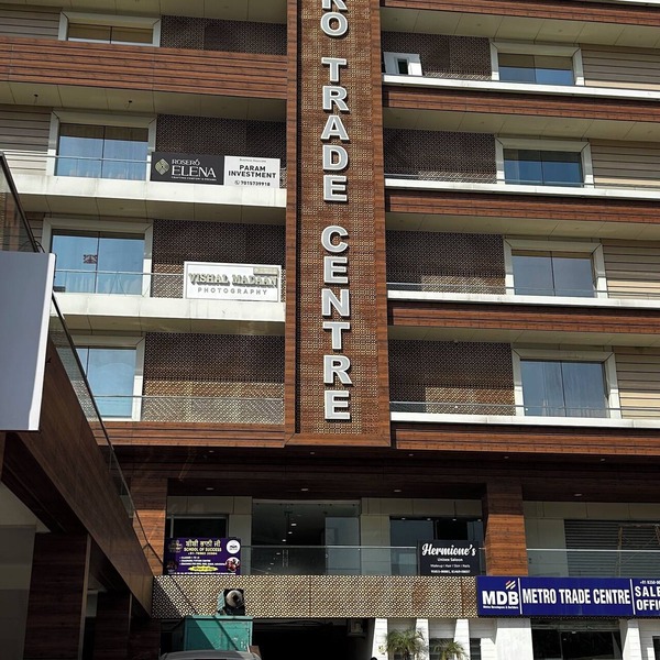 Cozy 1-bedroom apartment in pleasant Zirakpur with AC