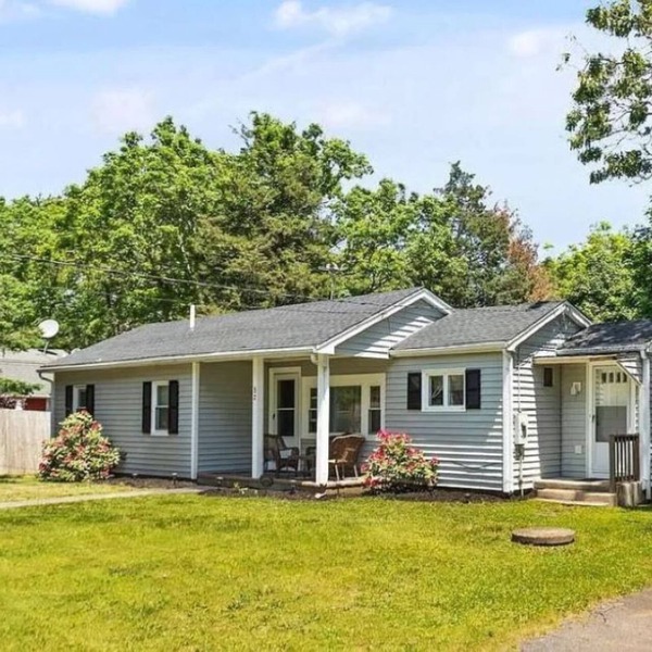 Cozy 2 bdrm sleeps 5. Walk to Electric Av Beach, Main St, Canal, Mass Maritime.