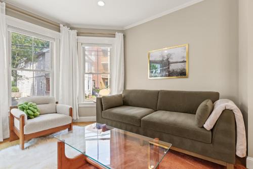 Cozy 2 Bed Apt