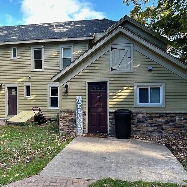 Cozy 2-bedroom 1 bath close to I81. Snowmobilers & Anglers Welcome!PET FRIENDLY!
