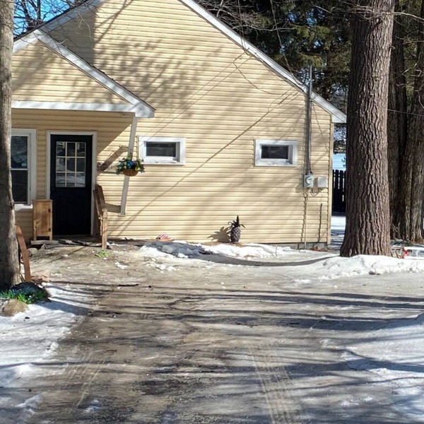 Cozy 2-bedroom cottage in charming Lake Harmony with wi-fi