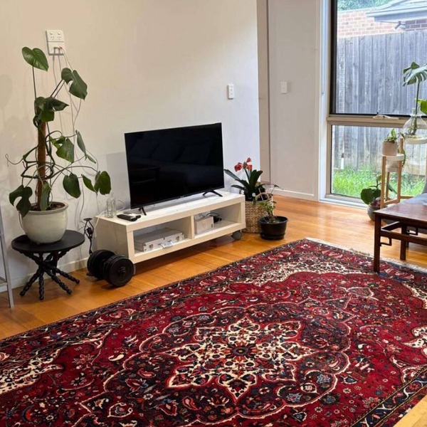 Cozy 2BDR Ivanhoe Unit with Modern Amenities
