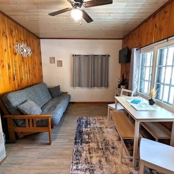 Cozy 2BR 1BA Cabin #6 Riverside Point Resort