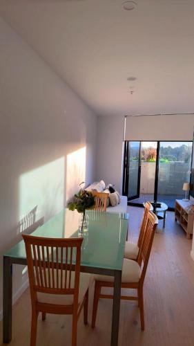 Cozy 2BR, 2bath 2 parking, Pet Friendly, 6 sleep, Woden ,