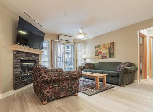 Cozy 2BR-5BD Suite - Mountain Views - Htd Parking