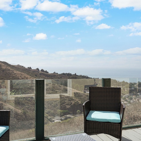 Cozy 2BR Mountain View Private Deck