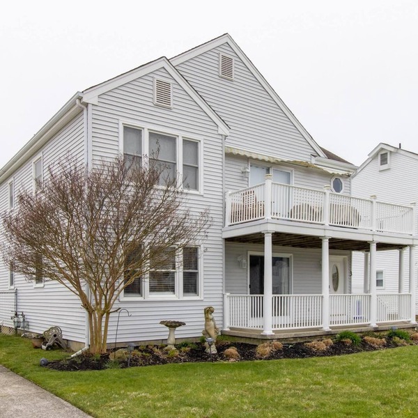 Cozy 3BR Duplex - Steps from the Shore