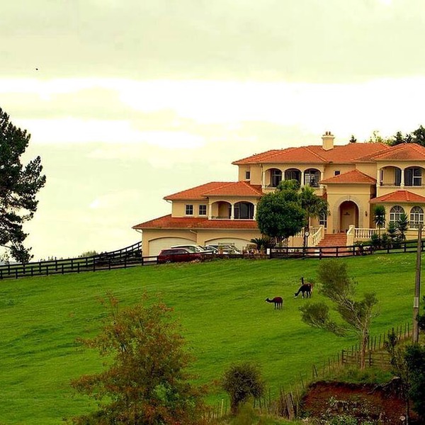 Cozy Accommodation with Stunning Views in Hamilton, North Island