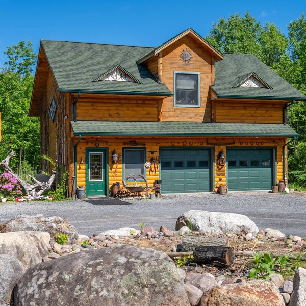 Cozy Adirondack Ski Cabin
