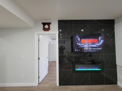 Cozy and Modern Suite - Your Home Away from Home!