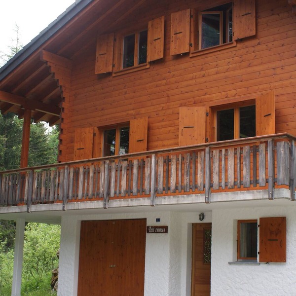 Cozy and well-appointed cottage on the edge of a small brook in Champex-Lac