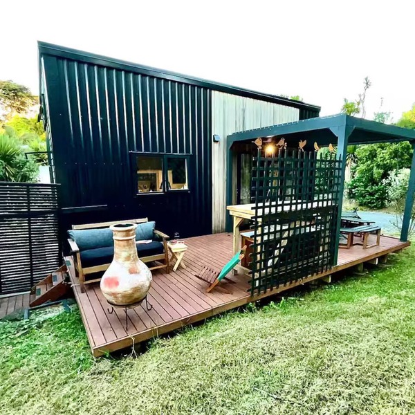 Cozy Beach Tiny House – Where tranquility and comfort meets relaxed surf vibes