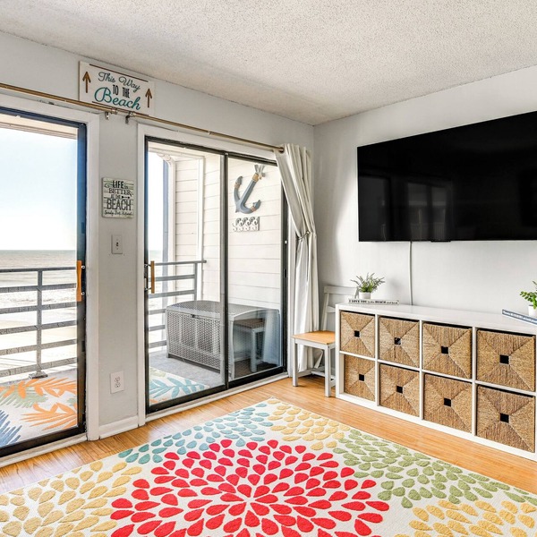 Cozy Beachfront Condo w/Wifi, Views & Pool Access