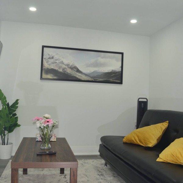 Cozy bright private basement apartment in the heart of Scarborough