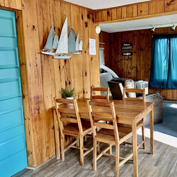Cozy Cabin Getaway Right on the Water! Great fishing lake. Near Mille Lacs
