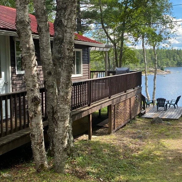 Cozy Cabin in Annapolis Valley on Private Lake, Family Retreat