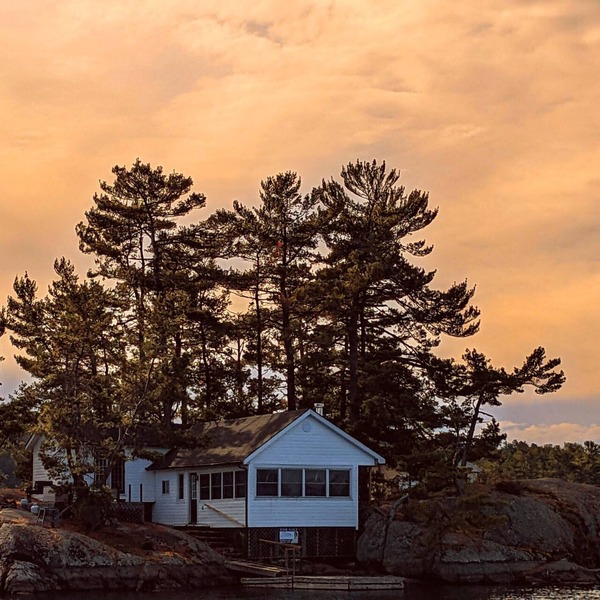 Cozy cabin on a private Island with amazing views & great fishing spot!