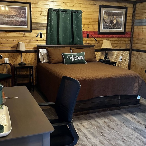 Cozy cabins on beautiful Horseshoe Lake