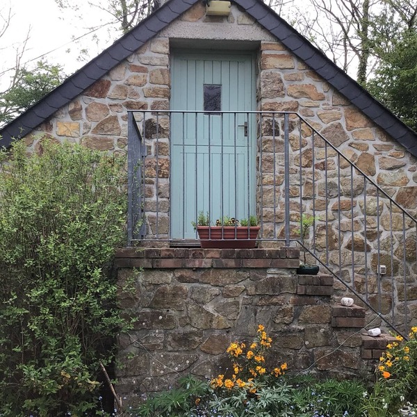 Cozy Camborne Studio Retreat with two single beds