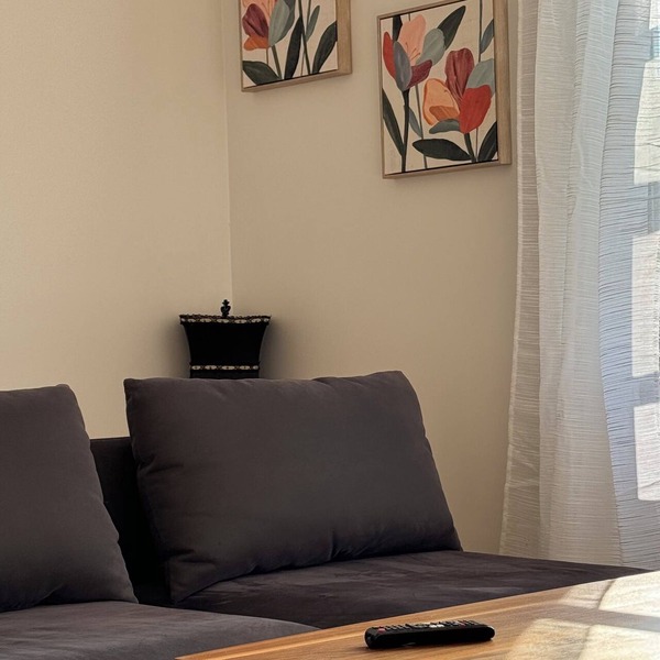 Cozy Central 2 bedroom Flat with free parking