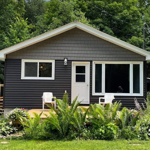 Cozy, Clean 3-bed-1-Bath Pet Friendly Cottage in The Kawarthas!