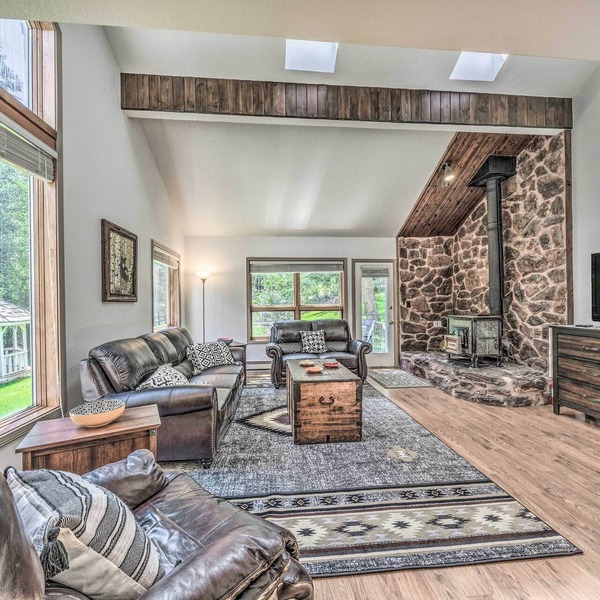 Cozy Cloudcroft Townhome ~ 1 Mi to Burro Ave!