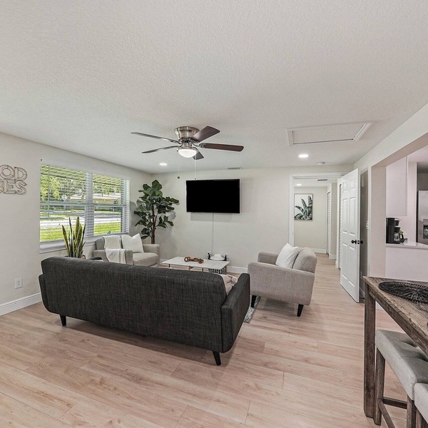 Cozy, comfortable, and fully remodeled lovely home in friendly Zephyrhills