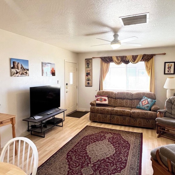 Cozy, Comfortable, Quiet, Private Apartment