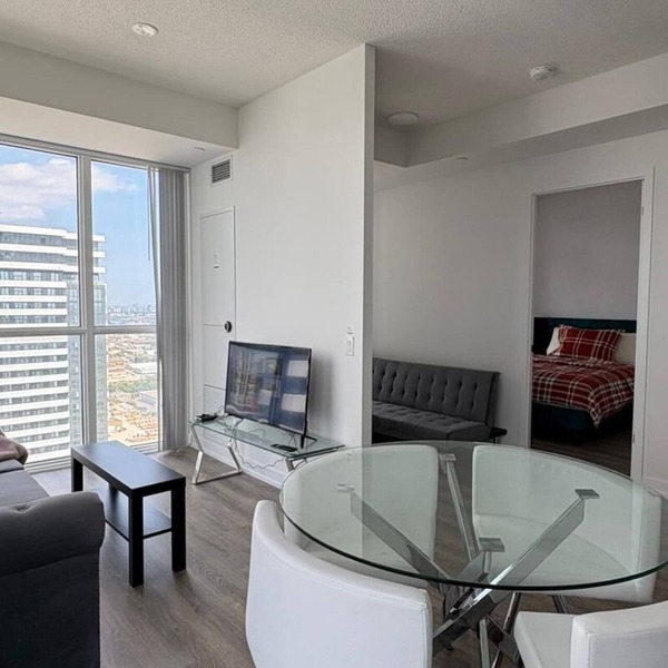 Cozy Condo in Downtown Vaughan