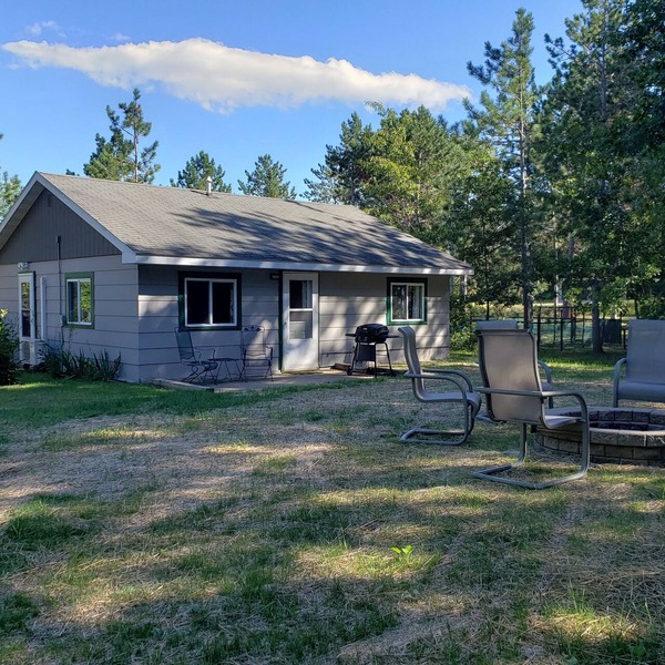 Cozy Cottage centrally located in the U.P!
