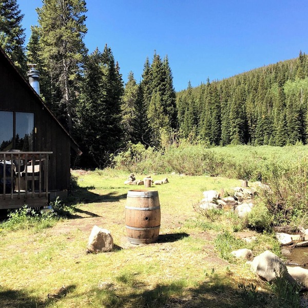 Cozy Creekside Cabin on 1.5 acres minute to Breckenridge
