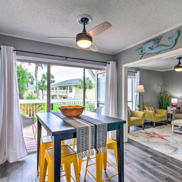Cozy Destin Condo w/Amenities + Private Beach!