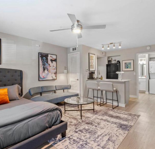 Cozy Efficiency Studios Close to Downtown and Domain