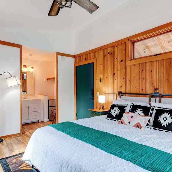 Cozy Furry Lodge King Suite w/King Bed, Coffee Maker, Microwave & Mini Fridge